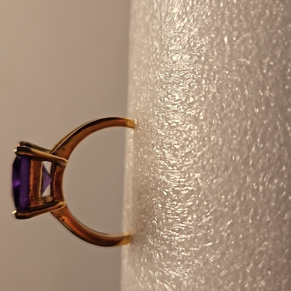 Purple Large Square Rhinestone Size 7 Goldtone Ring - Picture 4 of 6